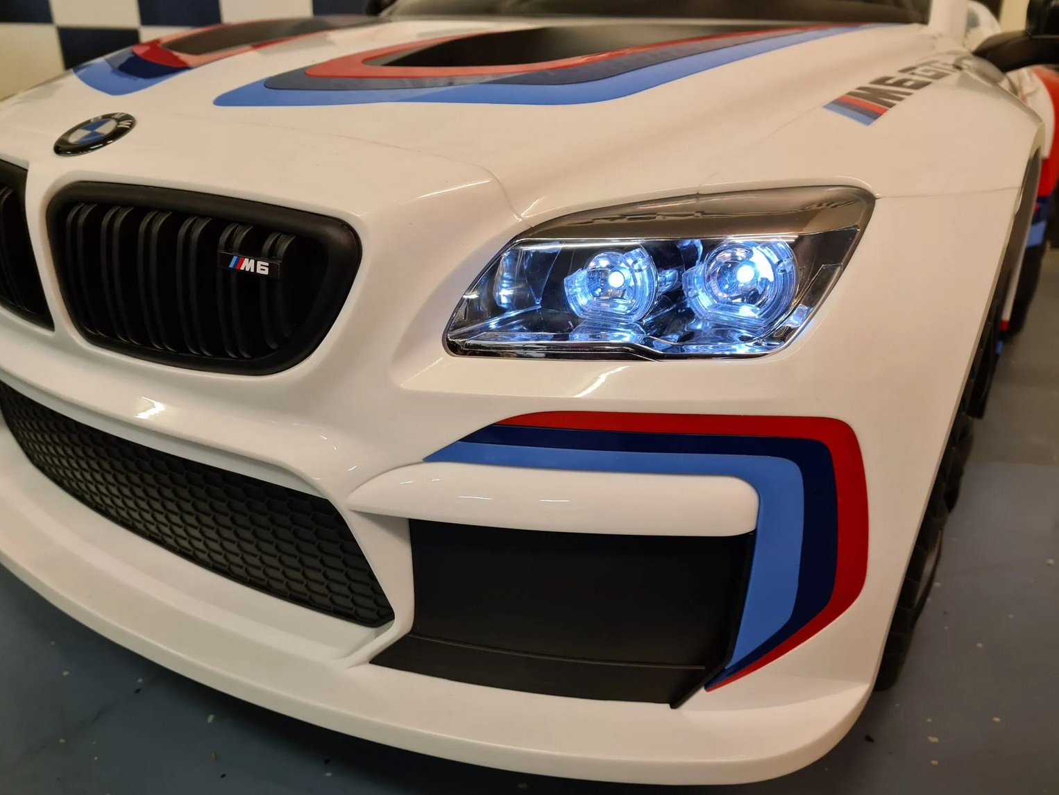 Fahrzeug für Kinder BMW M6 GT3 - Kinderauto, Elektrokinderauto, Elektroauto für Kinder ab 3 Jahren