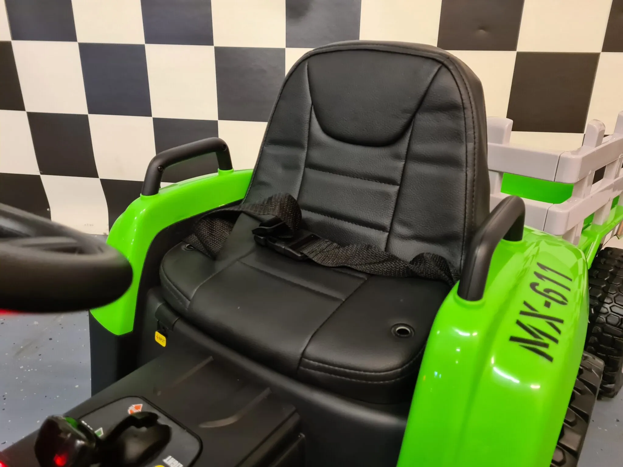 Elektro Kinderauto - Elektro Traktor mit Anhänger, Elektrotraktor für Kinder mit 2x25 Watt, Elektro Einsatzfahrzeug