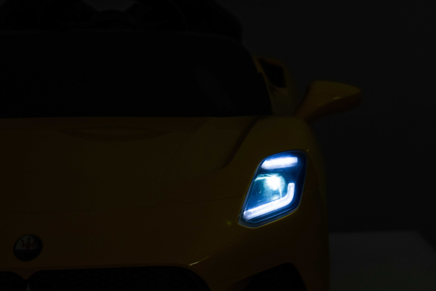 Elektro Kinderauto Maserati MC20 Supercar mit Lizenz Allrad 4x35W, Elektrokinderfahrzeug 2 Sitzer