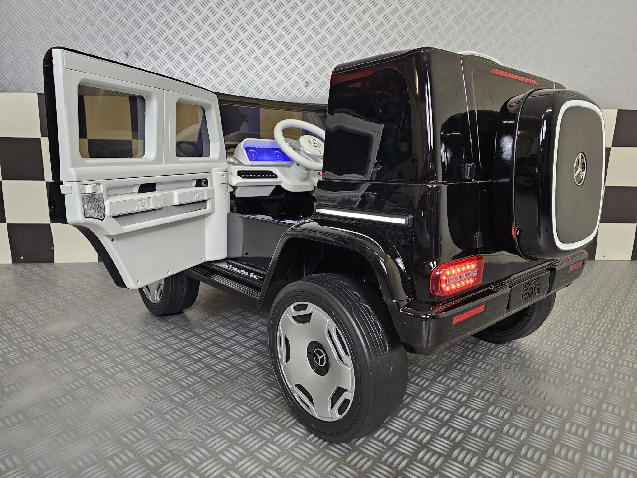 Elektro Kinderfahrzeug - Elektro Auto Mercedes EQG AMG - Allrad 4 Motoren, Elektroauto für Kinder