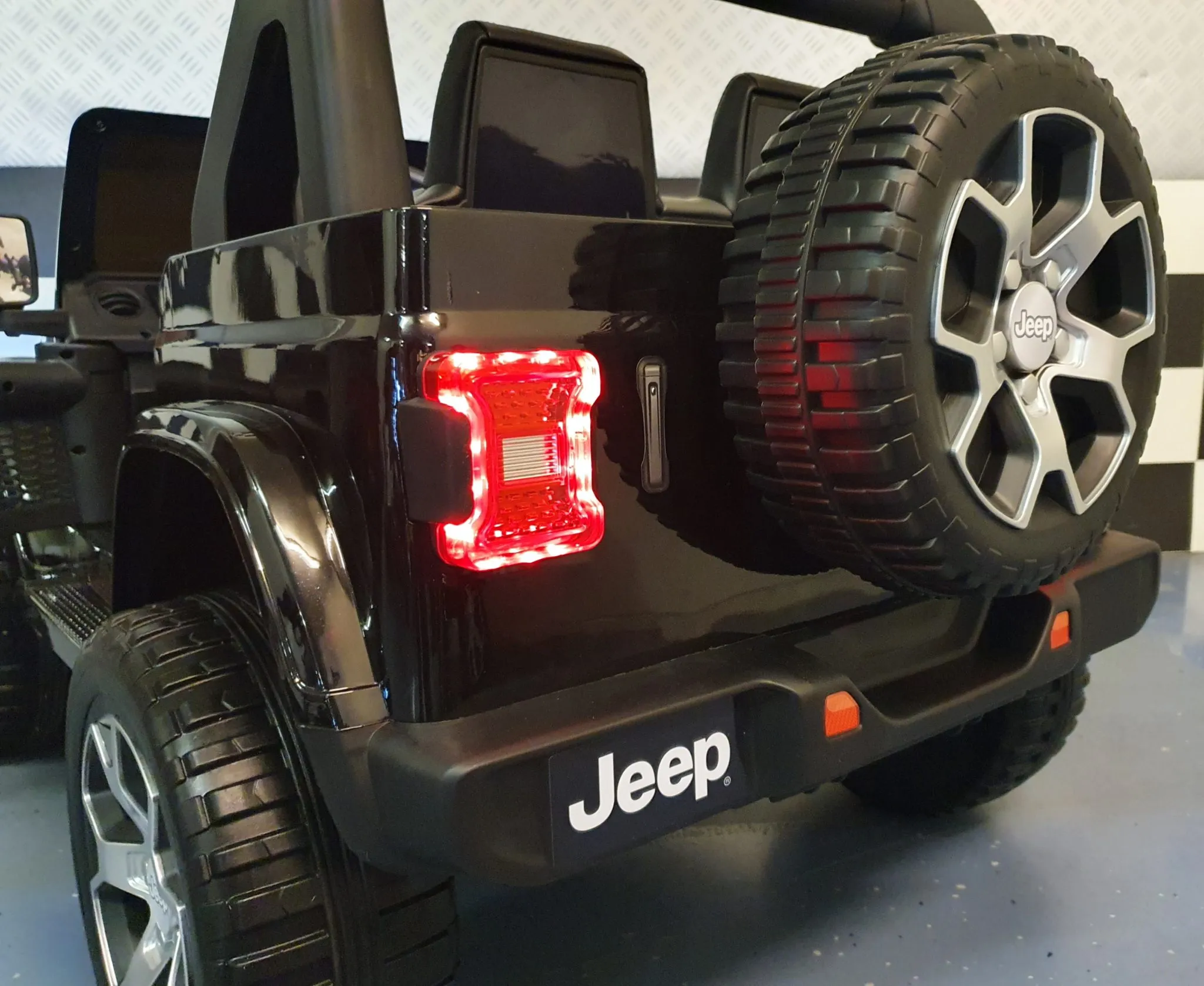 Elektro Kinderauto Jeep Wrangler Rubicon Allrad, 4x35 Watt, Elektro-Kinderfahrzeug