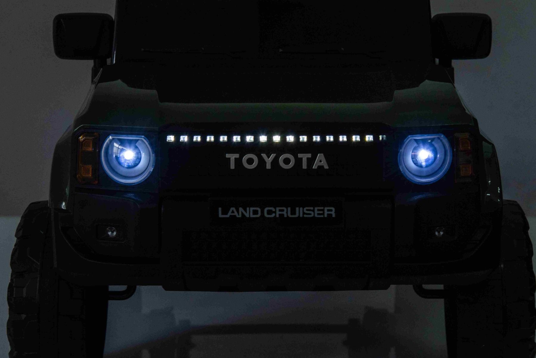 Kinder-Elektroauto Toyota Landcruiser mit 2x25W und Lithiumakku, Elektro Kinderfahrzeug, Elektrofahrzeug für Kinder breiter Sitz