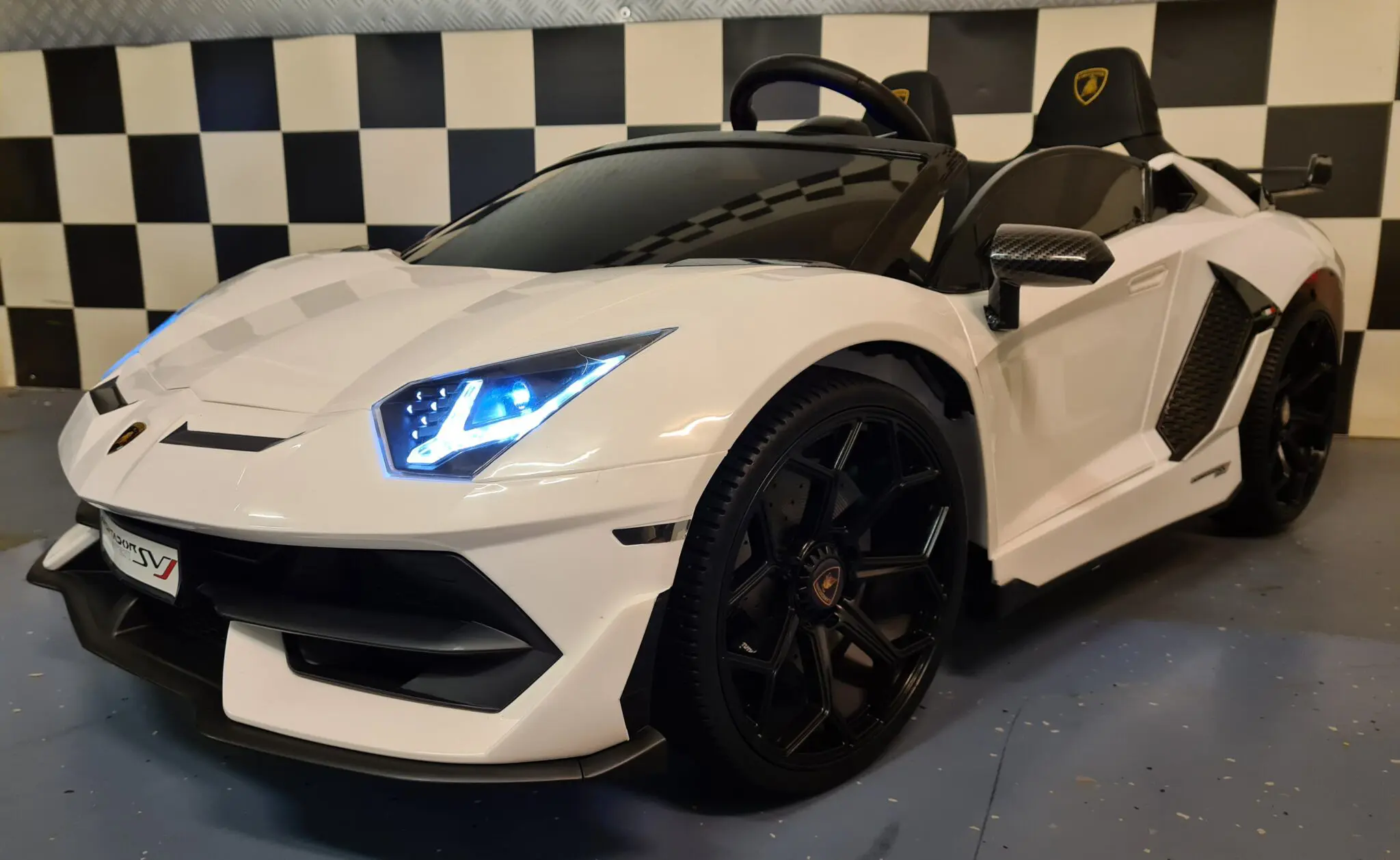 Kinderelektroauto Lamborghini Aventador, 2-Sitzer mit Driftfunktion 2x200 Watt
