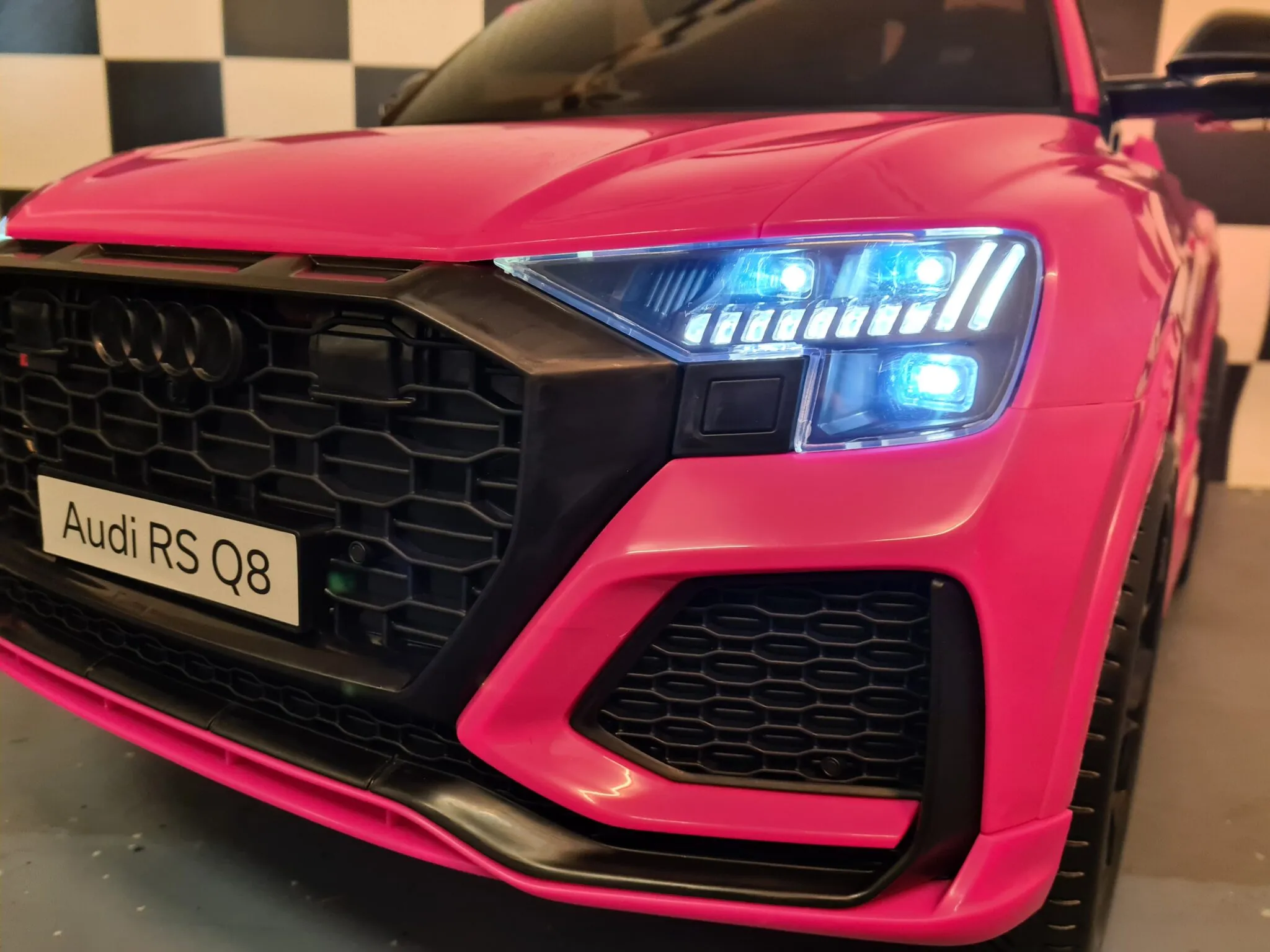 Elektrofahrzeug für Kinder - Kinderfahrzeug Audi Q8, Elektroauto in 3 Farben, Batterie Kinderauto