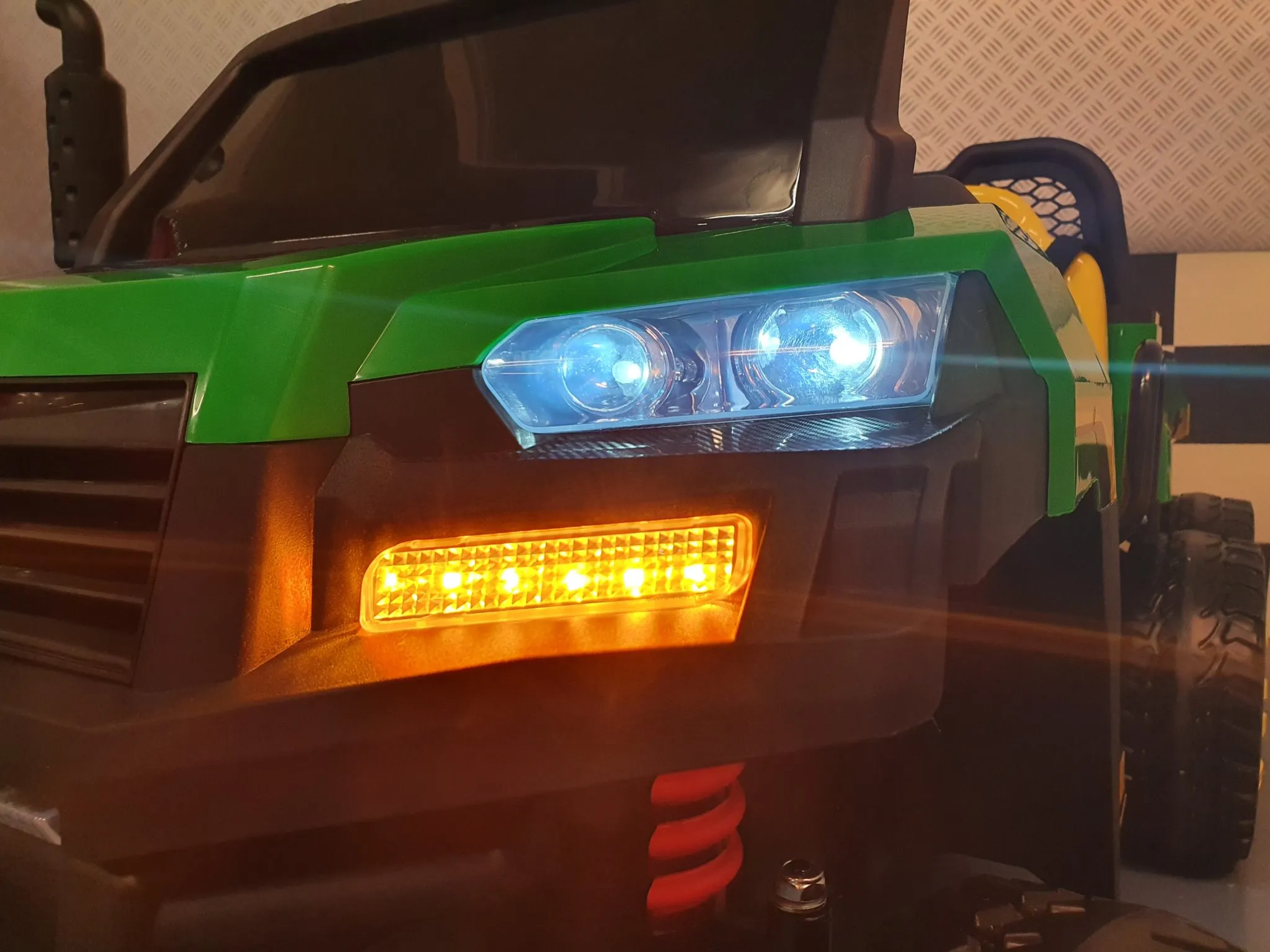 Elektro Kinderfahrzeug - 7 km/h, Elektroauto für 2 Kinder, Farm Rider 6x6, 4x35 Watt