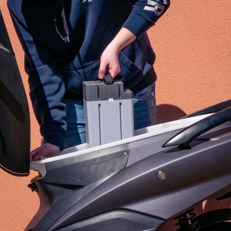 Elektroroller 2-Rad E-Roller FALCON 3400, Elektro-Roller bis 45 km/h, bis 200 km Reichweite, Elektro-Mofa mit Akku Varianten