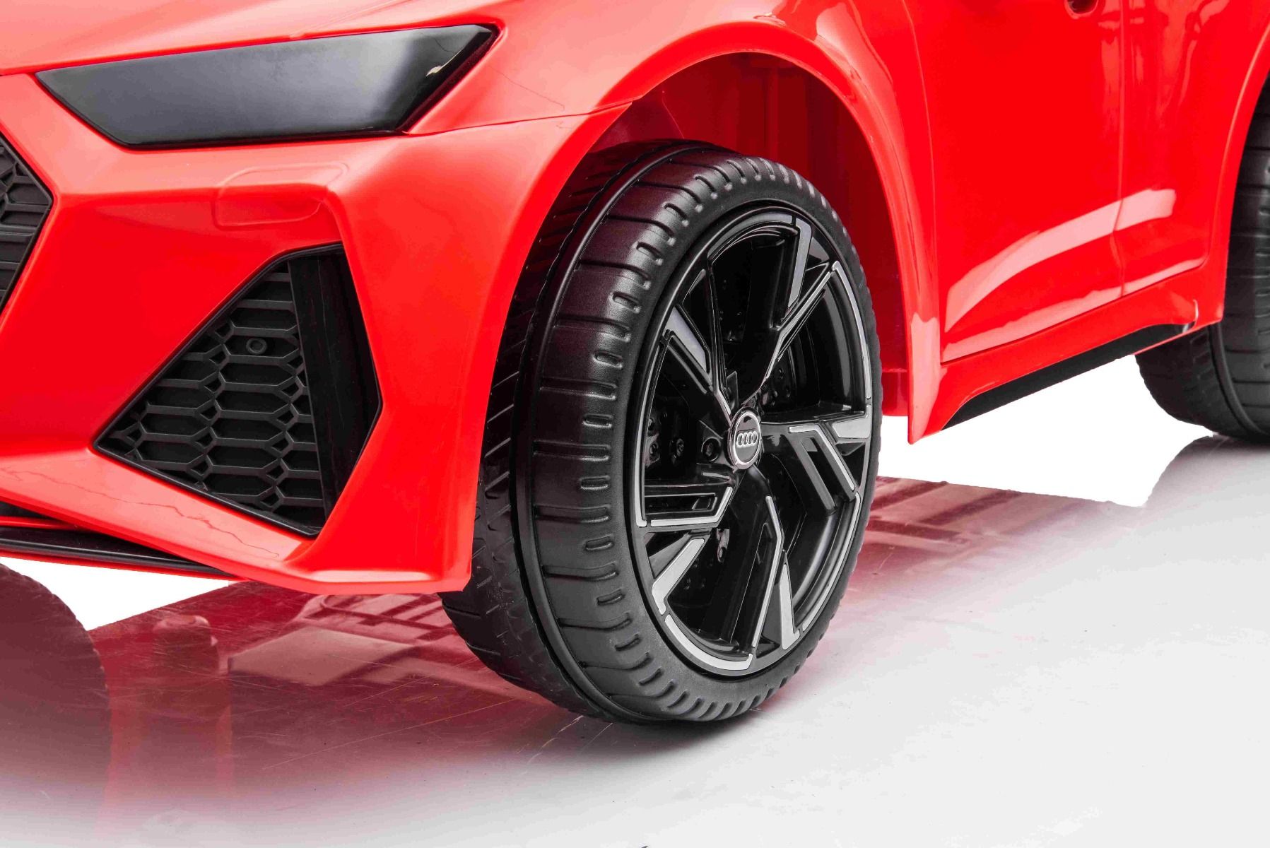 Elektro Kinderfahrzeug Audi RS6, Elektro Kinderauto mit 2x25 Watt, Elektroauto für Kinder zum selber Fahren