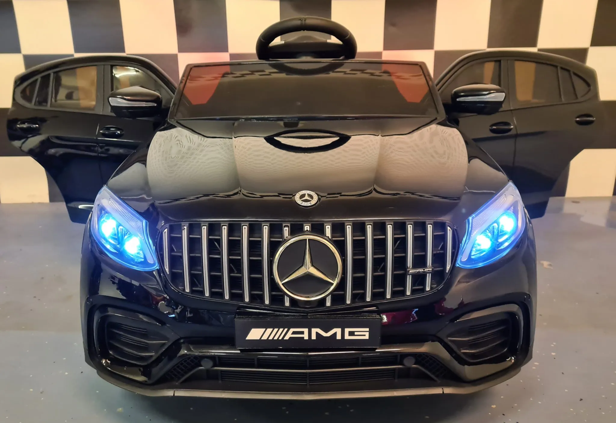 Elektro Kinderauto Mercedes Benz GLC63, Kinderfahrzeug 4x25 Watt Allrad, Elektrisches Kinderfahrzeug