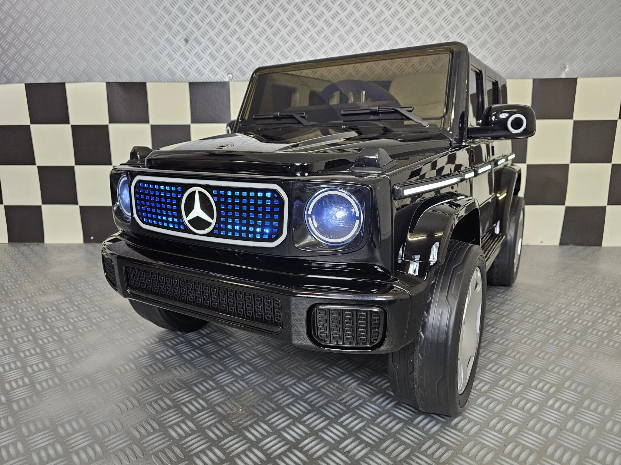 Elektro Kinderfahrzeug - Elektro Auto Mercedes EQG AMG - Allrad 4 Motoren, Elektroauto für Kinder