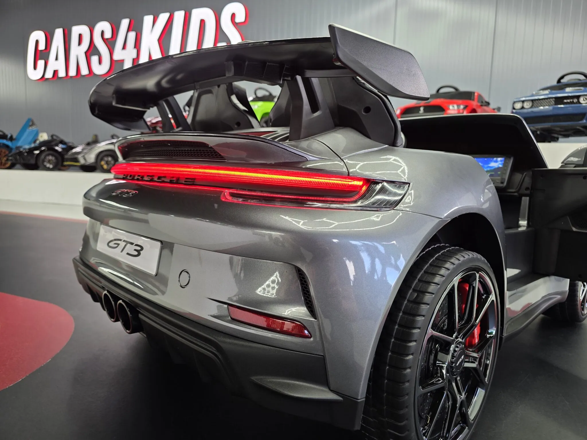 Kinderfahrzeug Porsche 911 GT3 mit MP4, 4 x 200 Watt bis 6 km/h - Kinderauto