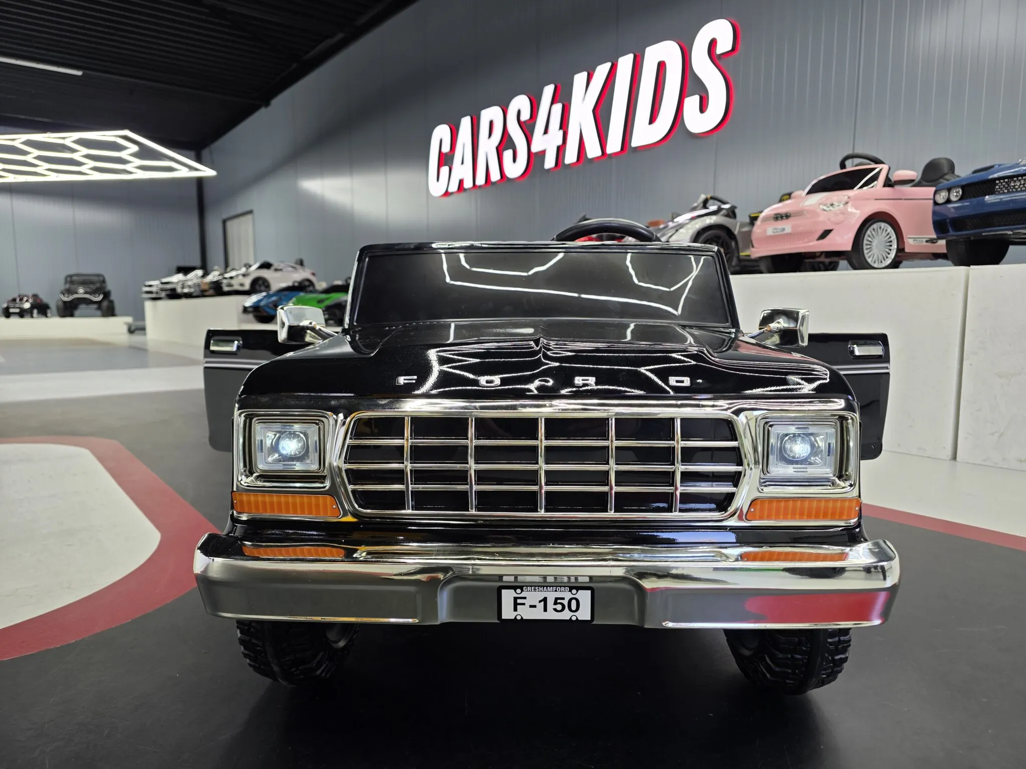 Kinder Elektrofahrzeug Oldtimer Ford F-150 als Zweisitzer und 4 x 80 Watt Allrad, Kinderrauto
