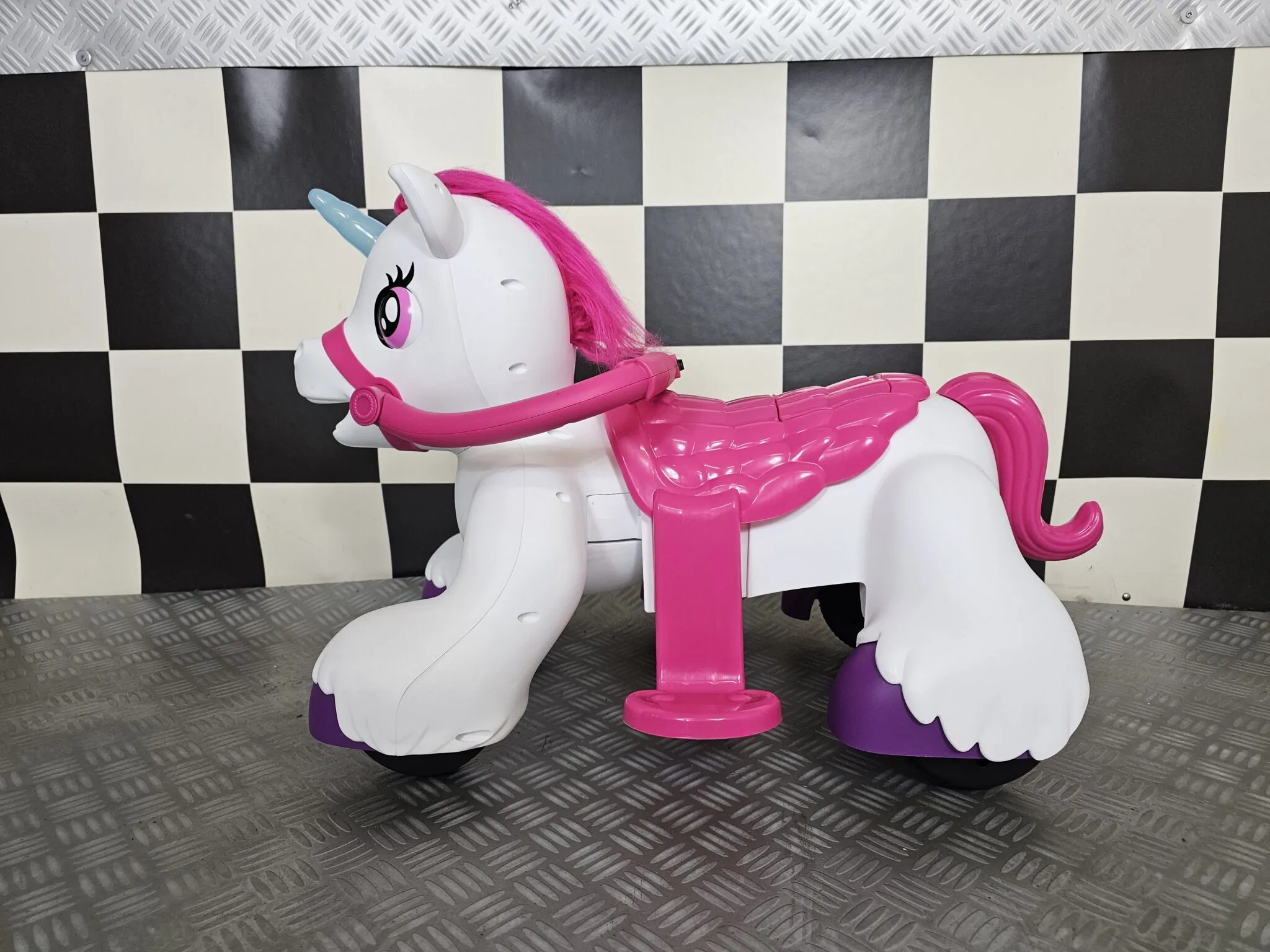 elektrisches Pony Einhorn mit leuchtendem Horn, 2x20 Watt für kleine Kinder