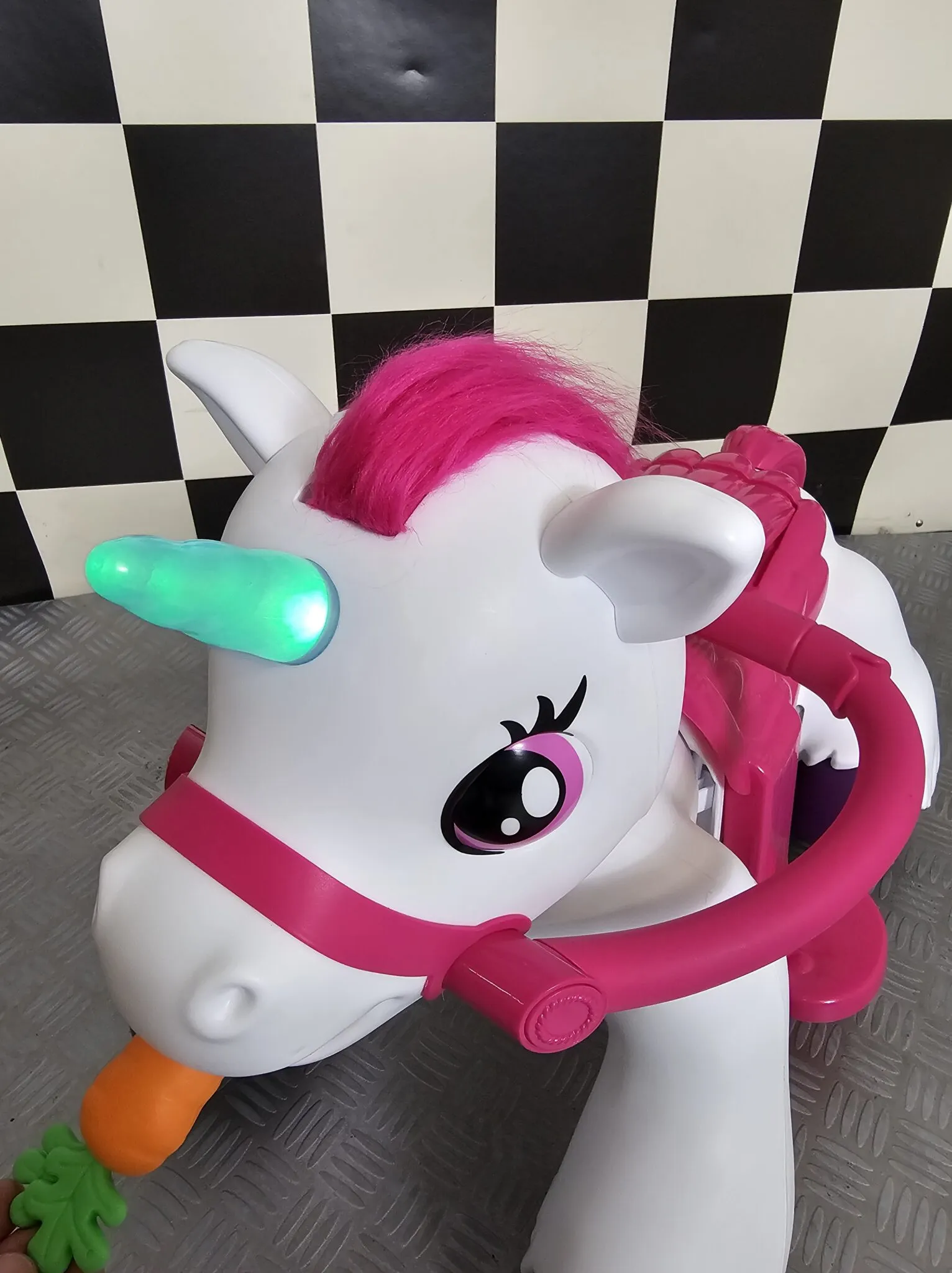 elektrisches Pony Einhorn mit leuchtendem Horn, 2x20 Watt für kleine Kinder
